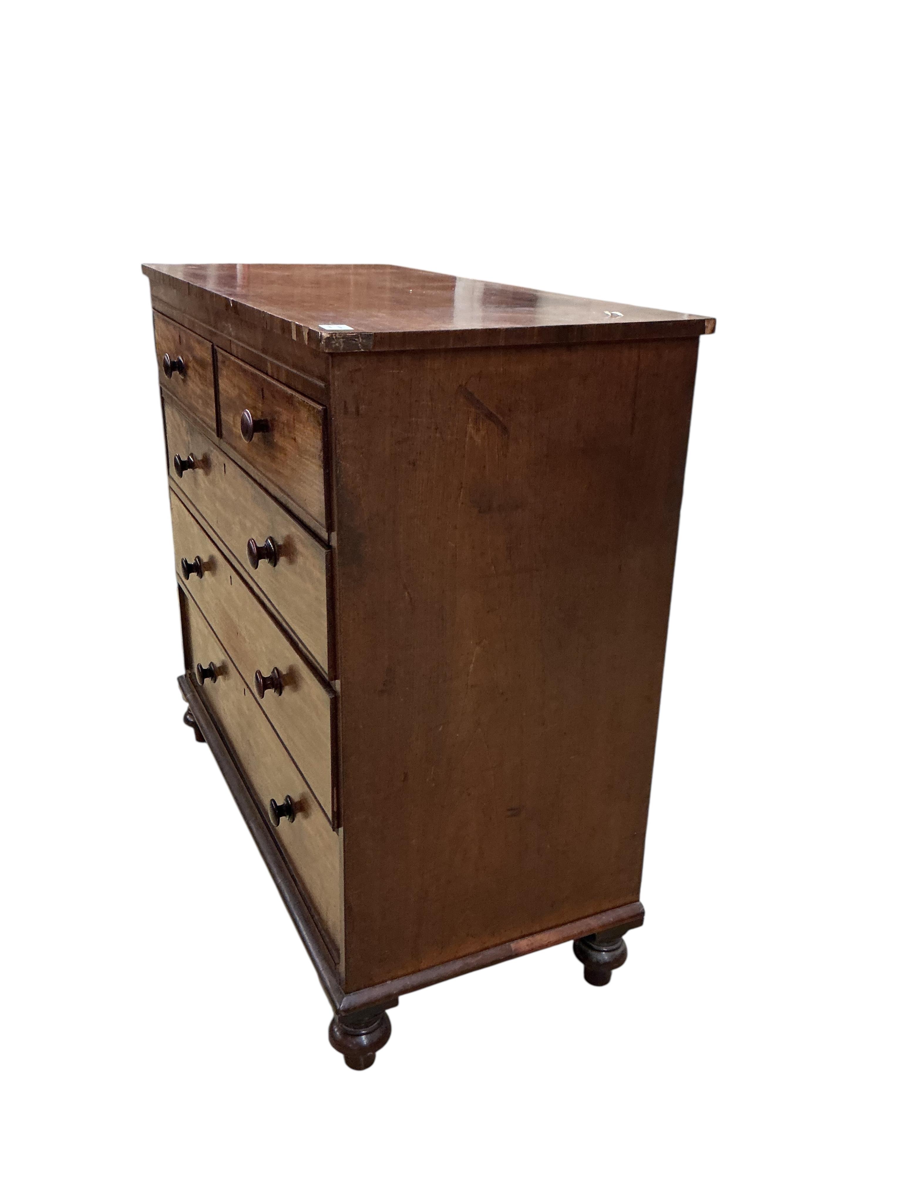 An early Victorian mahogany chest of drawers, width 106cm, depth 54cm, height 99cm